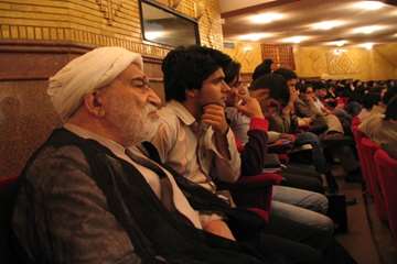 در کنار دانشجویان در تالار شیخ مفید دانشگاه قم